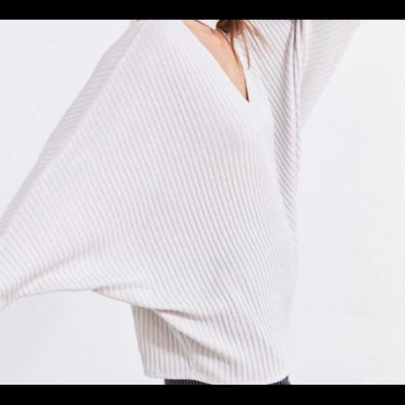 Urban Outfitters Sweater - Picture 3 of 9